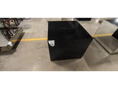 01 MESA DE CENTRO EM DESIGNER CÚBICO ESPELHADA ESCURO. (NO ESTADO) ATENÇÃO! FAZER A VISITAÇÃO ANTES DE ARREMATAR, NÃO SABEMOS SE FUNCIONA, LEILÃO NÃO TEM GARANTIA E NEM DEVOLUÇÃO, SUJEITO A POSSÍVEIS AVARIAS VISÍVEIS/OCULTAS E/OU AUSÊNCIA DE COMPONENTES.