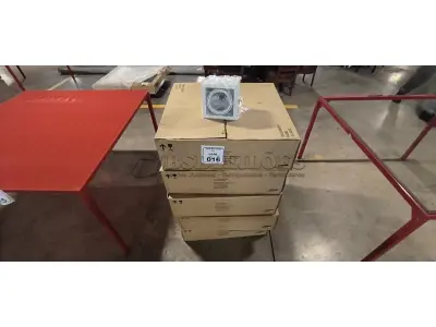 05 CAIXAS COM 09 LUMINÁRIAS SPOT DE EMBUTIR QUADRADO FOCUS 30 A BRANCO FOSCO. (NO ESTADO) ATENÇÃO! FAZER A VISITAÇÃO ANTES DE ARREMATAR, NÃO SABEMOS SE FUNCIONA, LEILÃO NÃO TEM GARANTIA E NEM DEVOLUÇÃO, SUJEITO A POSSÍVEIS AVARIAS VISÍVEIS/OCULTAS E/OU AUSÊNCIA DE COMPONENTES.
