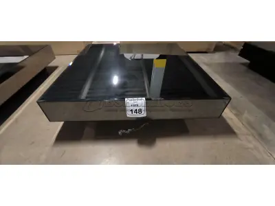 01 MESA DE CENTRO QUADRADA ESPELHADA ESCURA.  (NO ESTADO) ATENÇÃO! FAZER A VISITAÇÃO ANTES DE ARREMATAR, NÃO SABEMOS SE FUNCIONA, LEILÃO NÃO TEM GARANTIA E NEM DEVOLUÇÃO, SUJEITO A POSSÍVEIS AVARIAS VISÍVEIS/OCULTAS E/OU AUSÊNCIA DE COMPONENTES.