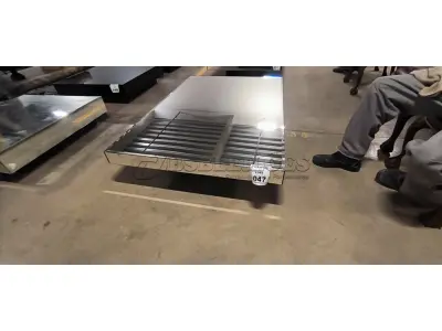 01 MESA DE CENTRO RETANGULAR ESPELHADA.  (NO ESTADO) ATENÇÃO! FAZER A VISITAÇÃO ANTES DE ARREMATAR, NÃO SABEMOS SE FUNCIONA, LEILÃO NÃO TEM GARANTIA E NEM DEVOLUÇÃO, SUJEITO A POSSÍVEIS AVARIAS VISÍVEIS/OCULTAS E/OU AUSÊNCIA DE COMPONENTES.