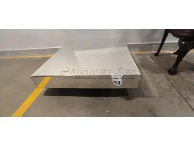01 MESA DE CENTRO QUADRADA ESPELHADA. (NO ESTADO) ATENÇÃO! FAZER A VISITAÇÃO ANTES DE ARREMATAR, NÃO SABEMOS SE FUNCIONA, LEILÃO NÃO TEM GARANTIA E NEM DEVOLUÇÃO, SUJEITO A POSSÍVEIS AVARIAS VISÍVEIS/OCULTAS E/OU AUSÊNCIA DE COMPONENTES.