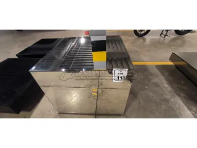 01 MESA DE CENTRO EM DESIGNER CÚBICO ESPELHADA. (NO ESTADO) ATENÇÃO! FAZER A VISITAÇÃO ANTES DE ARREMATAR, NÃO SABEMOS SE FUNCIONA, LEILÃO NÃO TEM GARANTIA E NEM DEVOLUÇÃO, SUJEITO A POSSÍVEIS AVARIAS VISÍVEIS/OCULTAS E/OU AUSÊNCIA DE COMPONENTES.