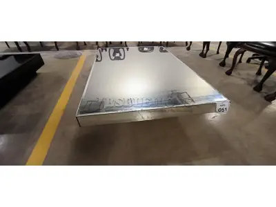 01 MESA DE CENTRO RETANGULAR ESPELHADA.  (NO ESTADO) ATENÇÃO! FAZER A VISITAÇÃO ANTES DE ARREMATAR, NÃO SABEMOS SE FUNCIONA, LEILÃO NÃO TEM GARANTIA E NEM DEVOLUÇÃO, SUJEITO A POSSÍVEIS AVARIAS VISÍVEIS/OCULTAS E/OU AUSÊNCIA DE COMPONENTES.