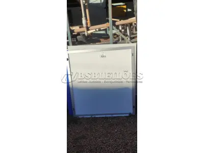 06 PAINÉIS DE VIDRO TEMPERADO DE APROXIMADAMENTE 1,30X1,20. (NO ESTADO) ATENÇÃO! FAZER A VISITAÇÃO ANTES DE ARREMATAR, NÃO SABEMOS SE FUNCIONA, LEILÃO NÃO TEM GARANTIA E NEM DEVOLUÇÃO, SUJEITO A POSSÍVEIS AVARIAS VISÍVEIS/OCULTAS E/OU AUSÊNCIA DE COMPONENTES.