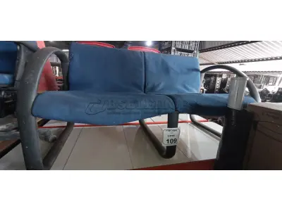 01 POLTRONA DE 02 LUGARES. (NO ESTADO) ATENÇÃO! FAZER A VISITAÇÃO ANTES DE ARREMATAR, NÃO SABEMOS SE FUNCIONA, LEILÃO NÃO TEM GARANTIA E NEM DEVOLUÇÃO, SUJEITO A POSSÍVEIS AVARIAS VISÍVEIS/OCULTAS E/OU AUSÊNCIA DE COMPONENTES.