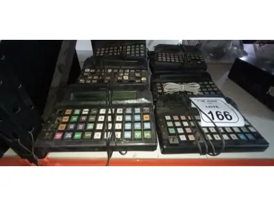 11 TECLADOS SMAK SKO-44. (NO ESTADO) ATENÇÃO! FAZER A VISITAÇÃO ANTES DE ARREMATAR, NÃO SABEMOS SE FUNCIONA, LEILÃO NÃO TEM GARANTIA E NEM DEVOLUÇÃO, SUJEITO A POSSÍVEIS AVARIAS VISÍVEIS/OCULTAS E/OU AUSÊNCIA DE COMPONENTES.