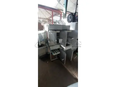 04 ARMÁRIOS BAIXOS COM 01 GAVETA. (NO ESTADO) ATENÇÃO! FAZER A VISITAÇÃO ANTES DE ARREMATAR, NÃO SABEMOS SE FUNCIONA, LEILÃO NÃO TEM GARANTIA E NEM DEVOLUÇÃO, SUJEITO A POSSÍVEIS AVARIAS VISÍVEIS/OCULTAS E/OU AUSÊNCIA DE COMPONENTES.