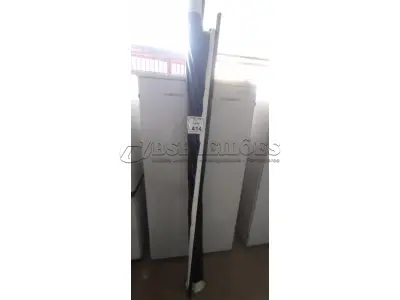 01 TELA DE PROJEÇÃO RETRÁTIL. (NO ESTADO) ATENÇÃO! FAZER A VISITAÇÃO ANTES DE ARREMATAR, NÃO SABEMOS SE FUNCIONA, LEILÃO NÃO TEM GARANTIA E NEM DEVOLUÇÃO, SUJEITO A POSSÍVEIS AVARIAS VISÍVEIS/OCULTAS E/OU AUSÊNCIA DE COMPONENTES.