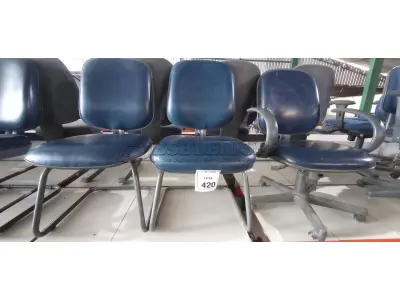 02 CADEIRAS COM PÉS FIXOS E 01 CADEIRA DE ESCRITÓRIO GIRATÓRIA. (NO ESTADO) ATENÇÃO! FAZER A VISITAÇÃO ANTES DE ARREMATAR, NÃO SABEMOS SE FUNCIONA, LEILÃO NÃO TEM GARANTIA E NEM DEVOLUÇÃO, SUJEITO A POSSÍVEIS AVARIAS VISÍVEIS/OCULTAS E/OU AUSÊNCIA DE COMPONENTES.