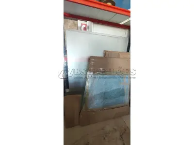 01 LOTE COM VIDROS TAMANHOS DIVERSOS. (NO ESTADO) ATENÇÃO! FAZER A VISITAÇÃO ANTES DE ARREMATAR, NÃO SABEMOS SE FUNCIONA, LEILÃO NÃO TEM GARANTIA E NEM DEVOLUÇÃO, SUJEITO A POSSÍVEIS AVARIAS VISÍVEIS/OCULTAS E/OU AUSÊNCIA DE COMPONENTES.