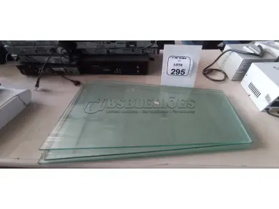 04 VIDROS DE 0,64 CM EM FORMA TRAPEZOIDAL. (NO ESTADO) ATENÇÃO! FAZER A VISITAÇÃO ANTES DE ARREMATAR, NÃO SABEMOS SE FUNCIONA, LEILÃO NÃO TEM GARANTIA E NEM DEVOLUÇÃO, SUJEITO A POSSÍVEIS AVARIAS VISÍVEIS/OCULTAS E/OU AUSÊNCIA DE COMPONENTES.