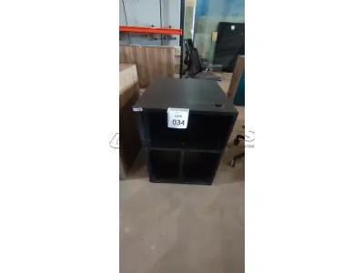 01 MÓVEL PEQUENO EM MADEIRA NA COR PRETA. (NO ESTADO) ATENÇÃO! FAZER A VISITAÇÃO ANTES DE ARREMATAR, NÃO SABEMOS SE FUNCIONA, LEILÃO NÃO TEM GARANTIA E NEM DEVOLUÇÃO, SUJEITO A POSSÍVEIS AVARIAS VISÍVEIS/OCULTAS E/OU AUSÊNCIA DE COMPONENTES.