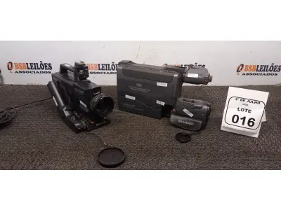 02 FILMADORAS ANTIGAS MARCAS SHARP E NATIONAL. (NO ESTADO) ATENÇÃO! FAZER A VISITAÇÃO ANTES DE ARREMATAR, NÃO SABEMOS SE FUNCIONA, LEILÃO NÃO TEM GARANTIA E NEM DEVOLUÇÃO, SUJEITO A POSSÍVEIS AVARIAS VISÍVEIS/OCULTAS E/OU AUSÊNCIA DE COMPONENTES.
