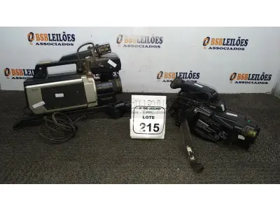 02 FILMADORAS MODELO ANTIGO. (NO ESTADO) ATENÇÃO! FAZER A VISITAÇÃO ANTES DE ARREMATAR, NÃO SABEMOS SE FUNCIONA, LEILÃO NÃO TEM GARANTIA E NEM DEVOLUÇÃO, SUJEITO A POSSÍVEIS AVARIAS VISÍVEIS/OCULTAS E/OU AUSÊNCIA DE COMPONENTES.