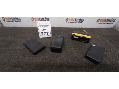 04 POWER BANK DE MARCAS DIVERSAS. (NO ESTADO) ATENÇÃO! FAZER A VISITAÇÃO ANTES DE ARREMATAR, NÃO SABEMOS SE FUNCIONA, LEILÃO NÃO TEM GARANTIA E NEM DEVOLUÇÃO, SUJEITO A POSSÍVEIS AVARIAS VISÍVEIS/OCULTAS E/OU AUSÊNCIA DE COMPONENTES.