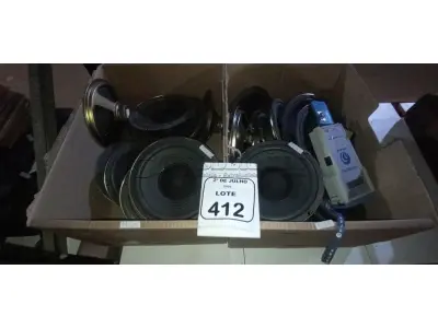 01 LOTE COM VÁRIOS ALTO FALANTES DE MARCAS E MODELOS DIVERSOS. (NO ESTADO) ATENÇÃO! FAZER A VISITAÇÃO ANTES DE ARREMATAR, NÃO SABEMOS SE FUNCIONA, LEILÃO NÃO TEM GARANTIA E NEM DEVOLUÇÃO, SUJEITO A POSSÍVEIS AVARIAS VISÍVEIS/OCULTAS E/OU AUSÊNCIA DE COMPONENTES.