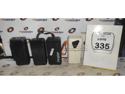 04 POWER BANK DE MARCAS DIVERSAS. (NO ESTADO) ATENÇÃO! FAZER A VISITAÇÃO ANTES DE ARREMATAR, NÃO SABEMOS SE FUNCIONA, LEILÃO NÃO TEM GARANTIA E NEM DEVOLUÇÃO, SUJEITO A POSSÍVEIS AVARIAS VISÍVEIS/OCULTAS E/OU AUSÊNCIA DE COMPONENTES.
