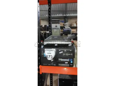 02 MONITORES E 02 CPUS DE MARCAS DIVERSAS. (NO ESTADO) ATENÇÃO! FAZER A VISITAÇÃO ANTES DE ARREMATAR, NÃO SABEMOS SE FUNCIONA, LEILÃO NÃO TEM GARANTIA E NEM DEVOLUÇÃO, SUJEITO A POSSÍVEIS AVARIAS VISÍVEIS/OCULTAS E/OU AUSÊNCIA DE COMPONENTES.