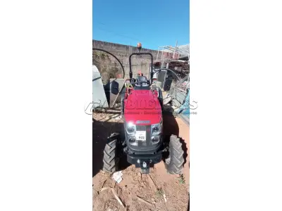 01 TRATOR AGRÍCOLA YAMMAR SOLIS 28 A DIESEL 4X4 3 CILINDROS 26 CV CHASSI JMKSJ1207139G36. (NO ESTADO) ATENÇÃO! FAZER A VISITAÇÃO ANTES DE ARREMATAR, NÃO SABEMOS SE FUNCIONA, LEILÃO NÃO TEM GARANTIA E NEM DEVOLUÇÃO, SUJEITO A POSSÍVEIS AVARIAS VISÍVEIS/OCULTAS E/OU AUSÊNCIA DE COMPONENTES.