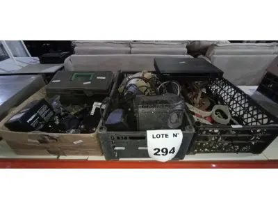  01 LOTE COM BATERIAS PARA NOBREAK, COLEIRAS PARA PETS, ESTABILIZADOR, 01 DVR 16 CANAIS. (NO ESTADO, NÃO SABEMOS SE FUNCIONA. LEILÃO NÃO TEM GARANTIA E NEM DEVOLUÇÃO, SUJEITO A POSSÍVEIS AVARIAS VISÍVEIS/OCULTAS E/OU AUSÊNCIA DE COMPONENTES)