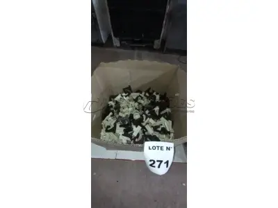  01 LOTE COM PEÇAS PLASTICAS PARA ACABAMENTOS.  (NO ESTADO, NÃO SABEMOS SE FUNCIONA. LEILÃO NÃO TEM GARANTIA E NEM DEVOLUÇÃO, SUJEITO A POSSÍVEIS AVARIAS VISÍVEIS/OCULTAS E/OU AUSÊNCIA DE COMPONENTES)