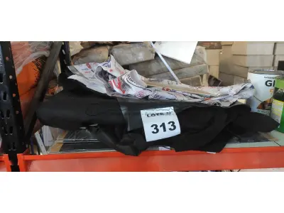 03 PEÇAS DE CAPA PARA ASSENTOS E GRANDE QUANTIDADE DE PLACAS SE SINALIZAÇÃO PARA ACADEMIA. (NO ESTADO) ATENÇÃO! FAZER A VISITAÇÃO ANTES DE ARREMATAR, NÃO SABEMOS SE FUNCIONA, LEILÃO NÃO TEM GARANTIA E NEM DEVOLUÇÃO, SUJEITO A POSSÍVEIS AVARIAS VISÍVEIS/OCULTAS E/OU AUSÊNCIA DE COMPONENTES.