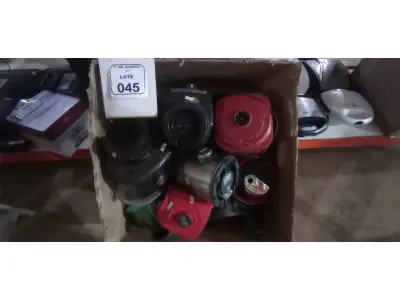 01 LOTE COM VÁRIOS MOTORES E PEÇAS PARA LIQUIDIFICADORES DE MARCAS E MODELOS DIVERSOS. (NO ESTADO) ATENÇÃO! FAZER A VISITAÇÃO ANTES DE ARREMATAR, NÃO SABEMOS SE FUNCIONA, LEILÃO NÃO TEM GARANTIA E NEM DEVOLUÇÃO, SUJEITO A POSSÍVEIS AVARIAS VISÍVEIS/OCULTAS E/OU AUSÊNCIA DE COMPONENTES.