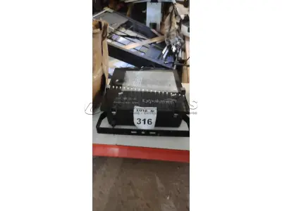 01 REFLETOR 400W MARCA EXPOLUMEN. (NO ESTADO) ATENÇÃO! FAZER A VISITAÇÃO ANTES DE ARREMATAR, NÃO SABEMOS SE FUNCIONA, LEILÃO NÃO TEM GARANTIA E NEM DEVOLUÇÃO, SUJEITO A POSSÍVEIS AVARIAS VISÍVEIS/OCULTAS E/OU AUSÊNCIA DE COMPONENTES.