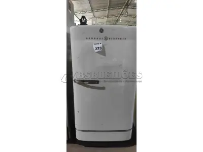   01 GELADEIRA DE 1947.GENERAL ELECTRIC. (NO ESTADO) ATENÇÃO! FAZER A VISITAÇÃO ANTES DE ARREMATAR, NÃO SABEMOS SE FUNCIONA, LEILÃO NÃO TEM GARANTIA E NEM DEVOLUÇÃO, SUJEITO A POSSÍVEIS AVARIAS VISÍVEIS/OCULTAS E/OU AUSÊNCIA DE COMPONENTES.