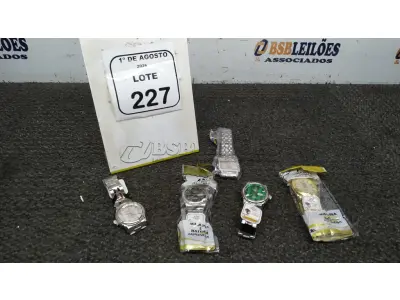05 RELÓGIOS DE PULSO DE MODELOS DIVERSOS. (NO ESTADO) ATENÇÃO! FAZER A VISITAÇÃO ANTES DE ARREMATAR, NÃO SABEMOS SE FUNCIONA, LEILÃO NÃO TEM GARANTIA E NEM DEVOLUÇÃO, SUJEITO A POSSÍVEIS AVARIAS VISÍVEIS/OCULTAS E/OU AUSÊNCIA DE COMPONENTES.
