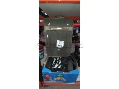 01 MALA DE VIAGEM, 01 DVD PORTÁTIL, 01 PAR DE PNEUS PARA PATINETE ELÉTRICO, 03 TECLADOS DE PC, MOUSES, DVDS, ELETRÔNICOS E ITENS DIVERSOS. (NO ESTADO) ATENÇÃO! FAZER A VISITAÇÃO ANTES DE ARREMATAR, NÃO SABEMOS SE FUNCIONA, LEILÃO NÃO TEM GARANTIA E NEM DEVOLUÇÃO, SUJEITO A POSSÍVEIS AVARIAS VISÍVEIS/OCULTAS E/OU AUSÊNCIA DE COMPONENTES.