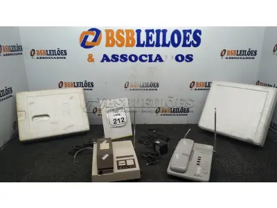 02 APARELHOS DE TELEFONE FIXO MODELOS ANTIGOS. (NO ESTADO) ATENÇÃO! FAZER A VISITAÇÃO ANTES DE ARREMATAR, NÃO SABEMOS SE FUNCIONA, LEILÃO NÃO TEM GARANTIA E NEM DEVOLUÇÃO, SUJEITO A POSSÍVEIS AVARIAS VISÍVEIS/OCULTAS E/OU AUSÊNCIA DE COMPONENTES.