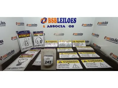 01 LOTE COM PLACAS SINALIZADORAS. (NO ESTADO) ATENÇÃO! FAZER A VISITAÇÃO ANTES DE ARREMATAR, NÃO SABEMOS SE FUNCIONA, LEILÃO NÃO TEM GARANTIA E NEM DEVOLUÇÃO, SUJEITO A POSSÍVEIS AVARIAS VISÍVEIS/OCULTAS E/OU AUSÊNCIA DE COMPONENTES.