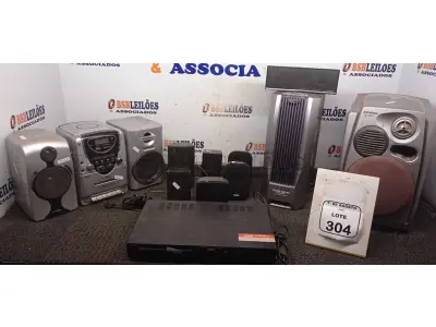 01 HOME THEATER MARCA PHILCO, 08 CAIXAS DE SOM, 01 AMPLIFICADOR E 01 APARELHO DE SOM COM 02 CAIXAS. (NO ESTADO) ATENÇÃO! FAZER A VISITAÇÃO ANTES DE ARREMATAR, NÃO SABEMOS SE FUNCIONA, LEILÃO NÃO TEM GARANTIA E NEM DEVOLUÇÃO, SUJEITO A POSSÍVEIS AVARIAS VISÍVEIS/OCULTAS E/OU AUSÊNCIA DE COMPONENTES.