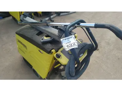 01 MÁQUINA DE LAVAR PISO INDUSTRIAL MODELO BD 530 MARCA KARCHER. (NO ESTADO) ATENÇÃO! FAZER A VISITAÇÃO ANTES DE ARREMATAR, NÃO SABEMOS SE FUNCIONA, LEILÃO NÃO TEM GARANTIA E NEM DEVOLUÇÃO, SUJEITO A POSSÍVEIS AVARIAS VISÍVEIS/OCULTAS E/OU AUSÊNCIA DE COMPONENTES.
