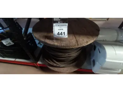 01 CARRETEL COM APROXIMADAMENTE 115M DE FIO EM ALUMÍNIO ISOLADO PRETO 0,95MM. (NO ESTADO) ATENÇÃO! FAZER A VISITAÇÃO ANTES DE ARREMATAR, NÃO SABEMOS SE FUNCIONA, LEILÃO NÃO TEM GARANTIA E NEM DEVOLUÇÃO, SUJEITO A POSSÍVEIS AVARIAS VISÍVEIS/OCULTAS E/OU AUSÊNCIA DE COMPONENTES.