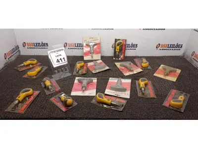 01 LOTE COM VÁRIAS CHAVES DE FENDA COM BITS