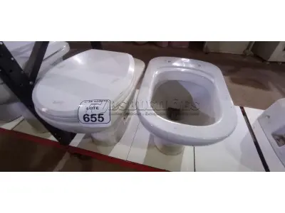 02 VASOS SANITÁRIOS. (NO ESTADO) ATENÇÃO! FAZER A VISITAÇÃO ANTES DE ARREMATAR, NÃO SABEMOS SE FUNCIONA, LEILÃO NÃO TEM GARANTIA E NEM DEVOLUÇÃO, SUJEITO A POSSÍVEIS AVARIAS VISÍVEIS/OCULTAS E/OU AUSÊNCIA DE COMPONENTES.