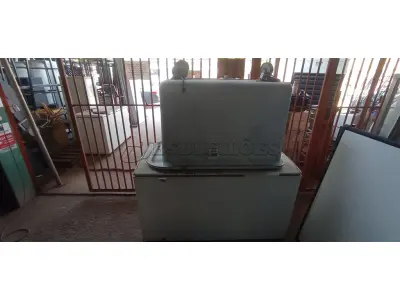 01 FREEZER HORIZONTAL 220V MARCA ELECTROLUX E 01 TANQUE COM RODINHAS. (NO ESTADO) ATENÇÃO! FAZER A VISITAÇÃO ANTES DE ARREMATAR, NÃO SABEMOS SE FUNCIONA, LEILÃO NÃO TEM GARANTIA E NEM DEVOLUÇÃO, SUJEITO A POSSÍVEIS AVARIAS VISÍVEIS/OCULTAS E/OU AUSÊNCIA DE COMPONENTES.