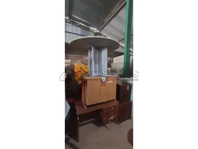 01 MESA, 01 ARMÁRIO BAIXO COM 02 PORTAS, 01 ESCRIVANINHA E 02 CRIADOS MUDO. (NO ESTADO) ATENÇÃO! FAZER A VISITAÇÃO ANTES DE ARREMATAR, NÃO SABEMOS SE FUNCIONA, LEILÃO NÃO TEM GARANTIA E NEM DEVOLUÇÃO, SUJEITO A POSSÍVEIS AVARIAS VISÍVEIS/OCULTAS E/OU AUSÊNCIA DE COMPONENTES.