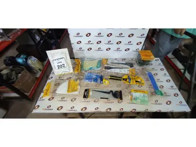 01 LOTE COM UTENSÍLIOS DE HIGIENE E CUIDADOS PESSOAIS DIVERSOS. (NO ESTADO) ATENÇÃO! FAZER A VISITAÇÃO ANTES DE ARREMATAR, NÃO SABEMOS SE FUNCIONA, LEILÃO NÃO TEM GARANTIA E NEM DEVOLUÇÃO, SUJEITO A POSSÍVEIS AVARIAS VISÍVEIS/OCULTAS E/OU AUSÊNCIA DE COMPONENTES.