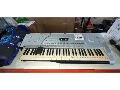 01 TECLADO MUSICAL MODELO KB 224 MARCA KEY BLACK. (NO ESTADO) ATENÇÃO! FAZER A VISITAÇÃO ANTES DE ARREMATAR, NÃO SABEMOS SE FUNCIONA, LEILÃO NÃO TEM GARANTIA E NEM DEVOLUÇÃO, SUJEITO A POSSÍVEIS AVARIAS VISÍVEIS/OCULTAS E/OU AUSÊNCIA DE COMPONENTES.