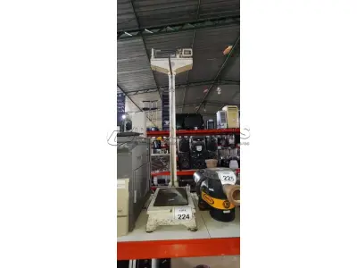 01 BALANÇA ANTROPOMÉTRICA. (NO ESTADO) ATENÇÃO! FAZER A VISITAÇÃO ANTES DE ARREMATAR, NÃO SABEMOS SE FUNCIONA, LEILÃO NÃO TEM GARANTIA E NEM DEVOLUÇÃO, SUJEITO A POSSÍVEIS AVARIAS VISÍVEIS/OCULTAS E/OU AUSÊNCIA DE COMPONENTES.