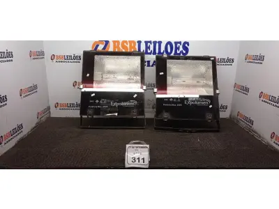 02 REFLETORES 400W MARCA EXPOLUMEN. (NO ESTADO) ATENÇÃO! FAZER A VISITAÇÃO ANTES DE ARREMATAR, NÃO SABEMOS SE FUNCIONA, LEILÃO NÃO TEM GARANTIA E NEM DEVOLUÇÃO, SUJEITO A POSSÍVEIS AVARIAS VISÍVEIS/OCULTAS E/OU AUSÊNCIA DE COMPONENTES.
