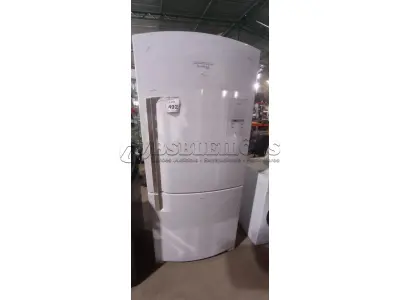 01 GELADEIRA 110V MODELO INVERSE MARCA BRASTEMP. (NO ESTADO) ATENÇÃO! FAZER A VISITAÇÃO ANTES DE ARREMATAR, NÃO SABEMOS SE FUNCIONA, LEILÃO NÃO TEM GARANTIA E NEM DEVOLUÇÃO, SUJEITO A POSSÍVEIS AVARIAS VISÍVEIS/OCULTAS E/OU AUSÊNCIA DE COMPONENTES.