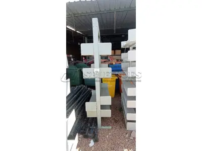 01 ESTANTE DE FERRO. (NO ESTADO) ATENÇÃO! FAZER A VISITAÇÃO ANTES DE ARREMATAR, NÃO SABEMOS SE FUNCIONA, LEILÃO NÃO TEM GARANTIA E NEM DEVOLUÇÃO, SUJEITO A POSSÍVEIS AVARIAS VISÍVEIS/OCULTAS E/OU AUSÊNCIA DE COMPONENTES.