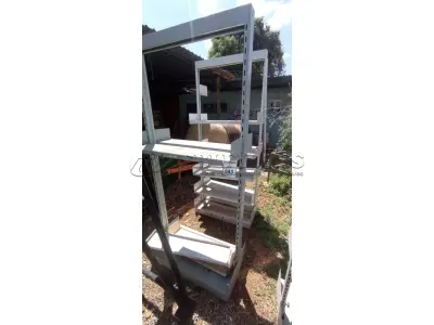 01 ESTANTE DE FERRO. (NO ESTADO) ATENÇÃO! FAZER A VISITAÇÃO ANTES DE ARREMATAR, NÃO SABEMOS SE FUNCIONA, LEILÃO NÃO TEM GARANTIA E NEM DEVOLUÇÃO, SUJEITO A POSSÍVEIS AVARIAS VISÍVEIS/OCULTAS E/OU AUSÊNCIA DE COMPONENTES.