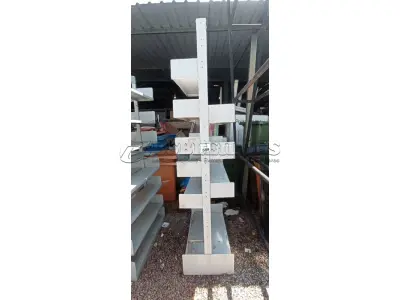 01 ESTANTE DE FERRO. (NO ESTADO) ATENÇÃO! FAZER A VISITAÇÃO ANTES DE ARREMATAR, NÃO SABEMOS SE FUNCIONA, LEILÃO NÃO TEM GARANTIA E NEM DEVOLUÇÃO, SUJEITO A POSSÍVEIS AVARIAS VISÍVEIS/OCULTAS E/OU AUSÊNCIA DE COMPONENTES.