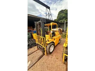01 EMPILHADEIRA HYSTER H -50 PARA 2500 KG. NÃO ACOMPANHA O BOTIJÃO. (NO ESTADO) ATENÇÃO! FAZER A VISITAÇÃO ANTES DE ARREMATAR, NÃO SABEMOS SE FUNCIONA, LEILÃO NÃO TEM GARANTIA E NEM DEVOLUÇÃO, SUJEITO A POSSÍVEIS AVARIAS VISÍVEIS/OCULTAS E/OU AUSÊNCIA DE COMPONENTES.