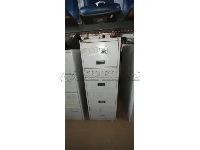 01 ARQUIVO DE AÇO COM 04 GAVETAS. (NO ESTADO) ATENÇÃO! FAZER A VISITAÇÃO ANTES DE ARREMATAR, NÃO SABEMOS SE FUNCIONA, LEILÃO NÃO TEM GARANTIA E NEM DEVOLUÇÃO, SUJEITO A POSSÍVEIS AVARIAS VISÍVEIS/OCULTAS E/OU AUSÊNCIA DE COMPONENTES.